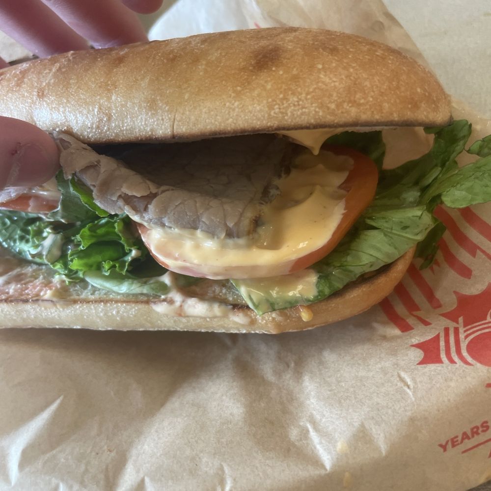 i ordered chicken burger, no lettuce or tomatos i ordered chicken burger, no lettuce or tomatos