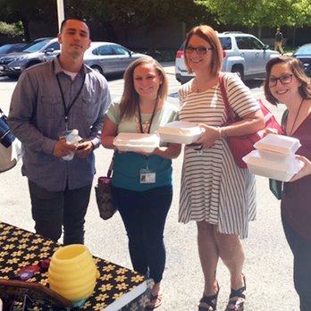 Vivial - Vivial team members enjoy lunch outside in our Dayton, OH office. - Advertising Near Me - Dayton, Ohio Vivial - Vivial team members enjoy lunch outside in our Dayton, OH office. - Advertising Near Me - Dayton, Ohio