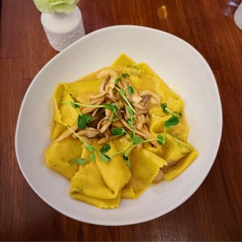 Foglia - Fazzoletti e Funghi - Vegan Near Me - Bristol, Rhode Island