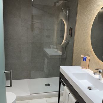 HCC St. Moritz - Bathroom - Hotels Near Me - Barcelona, B