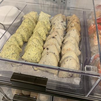Hampton Inn by Hilton Bedford - Scones for breakfast - Hotels Near Me - Bedford, Indiana