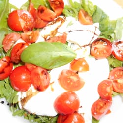 Pizza Fiamma - Rucola mit Cherrytomaten und Büffelmozzarella