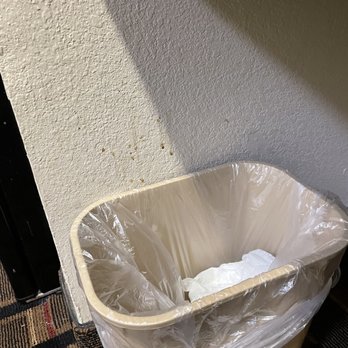 Quality Inn - Dirty wall - Hotels Near Me - Selma, Alabama Quality Inn - Dirty wall - Hotels Near Me - Selma, Alabama