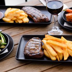 The Sporting Globe - Tuesday Steak & Wine Night