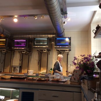Vollpension Generationencafé - Grandma Elisabeth baking - Cafes Near Me - Vienna, 9 Vollpension Generationencafé - Grandma Elisabeth baking - Cafes Near Me - Vienna, 9
