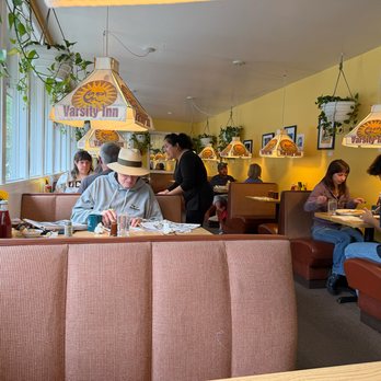 Varsity Inn Restaurant - The dining room - Diners Near Me - Seattle, Washington Varsity Inn Restaurant - The dining room - Diners Near Me - Seattle, Washington