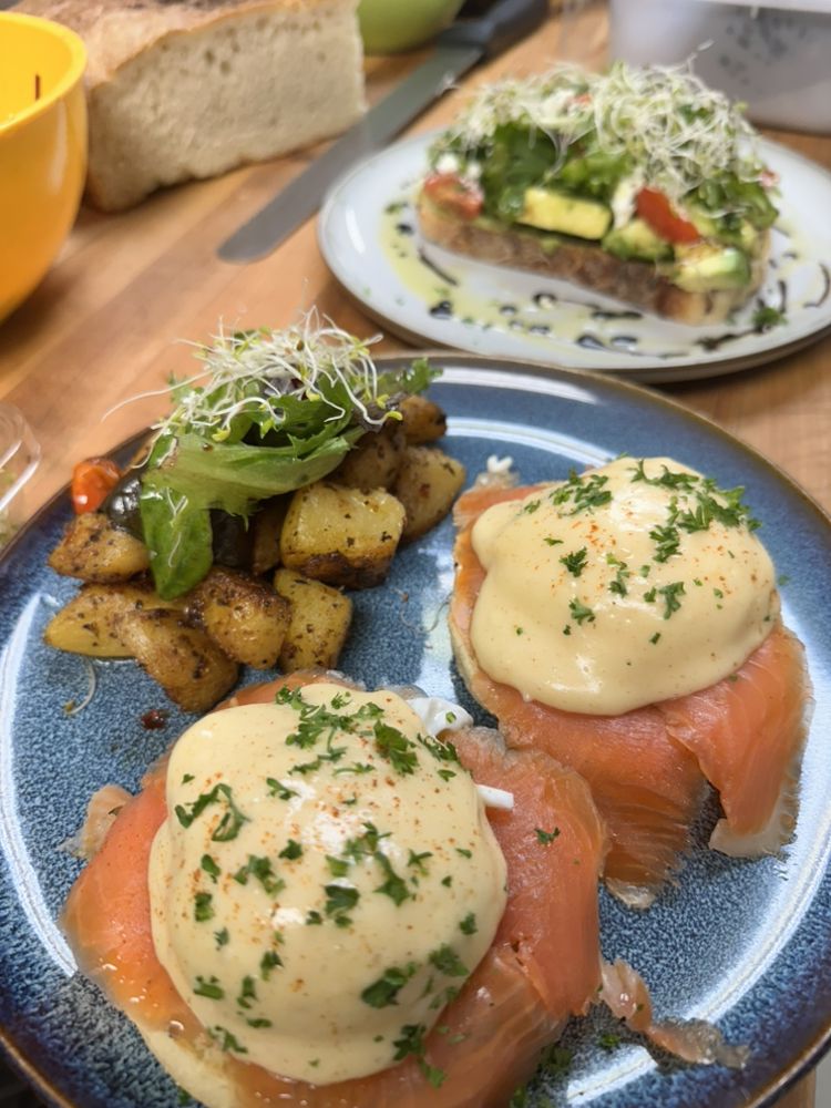 Bare Bistro- Fedora's Cakes & Bakes Logo