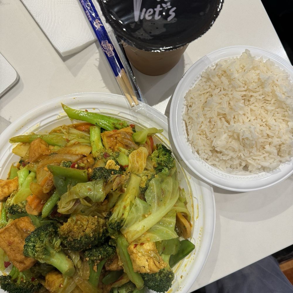 Pho Viet's - 38. Tofu Saute with Vegetables and Curry with Rice - Vietnamese Near Me - Boston, Massachusetts Pho Viet's - 38. Tofu Saute with Vegetables and Curry with Rice - Vietnamese Near Me - Boston, Massachusetts