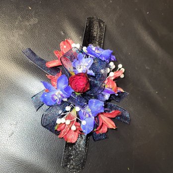 Lee's Flower And Gifts - Prom 2026 - Florists Near Me - Holton, Kansas Lee's Flower And Gifts - Prom 2026 - Florists Near Me - Holton, Kansas