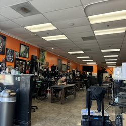 Knuckle Heads Tattoo Parlor - Waiting area
