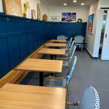 Pressed On Main - a row of tables in a restaurant - Juice Bars & Smoothies Near Me - North Bend, Washington Pressed On Main - a row of tables in a restaurant - Juice Bars & Smoothies Near Me - North Bend, Washington