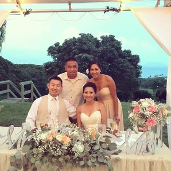 J'Adore Floral Designs - 'Mr and Mrs' sign, Table centerpiece, and bouquet. - Floral Designers Near Me - Honolulu, Hawaii