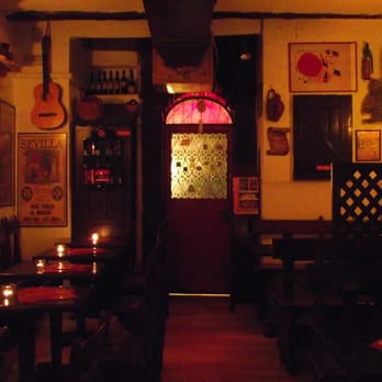 Al Muerzo - L'atmosfera intime di Al Muerzo - Spanish Near Me - Naples, NA