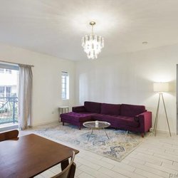 Brender Luxury Properties - Spacious Living Room