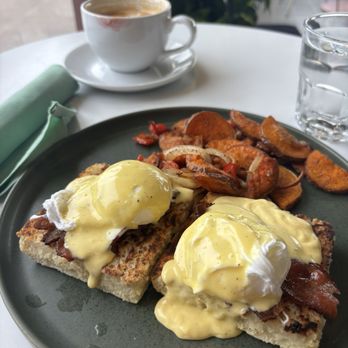 Aura Gardens - Maple bacon eggs Benedict w latte. - Breakfast & Brunch Near Me - Carlsbad, California Aura Gardens - Maple bacon eggs Benedict w latte. - Breakfast & Brunch Near Me - Carlsbad, California