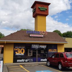 Metro By T-Mobile - MetroPCS Authorized Dealer at Greenhouse Square Shopping Center in front of Fred Meyer