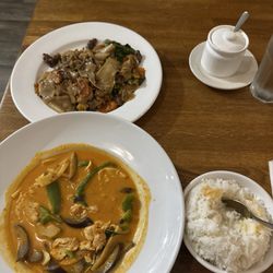 Khao Hom Thai - L1. Red Curry FN4. Pad See Lew