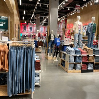 American Eagle Outfitters - First floor - Accessories Near Me - Las Vegas, Nevada