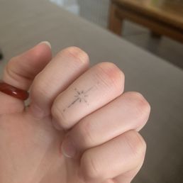 finger tattoo