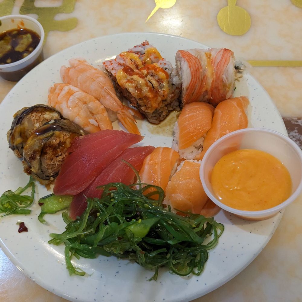 Super Buffet VI Sushi Grill - Assorted sushi and seaweed salad. All tasting pretty fresh! - Buffets Near Me - Sarasota, Florida Super Buffet VI Sushi Grill - Assorted sushi and seaweed salad. All tasting pretty fresh! - Buffets Near Me - Sarasota, Florida