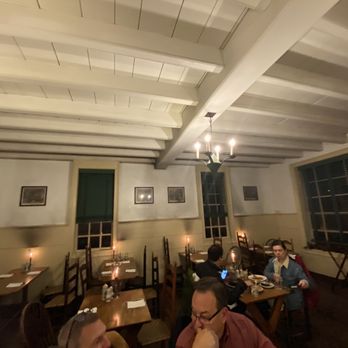Chowning’s Garden Bar - One of the dining rooms in the tavern - Barbeque Near Me - Williamsburg, Virginia Chowning’s Garden Bar - One of the dining rooms in the tavern - Barbeque Near Me - Williamsburg, Virginia