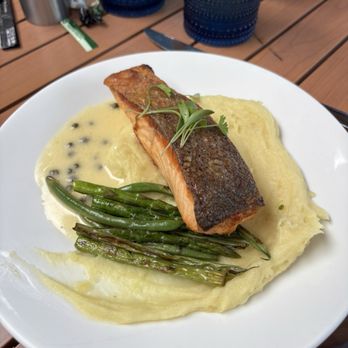 catalina kitchen - Salmon - New American Near Me - Rancho Palos Verdes, California