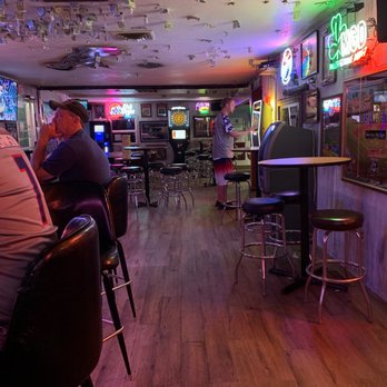 Paula’s Landing - people sitting at a bar - Pubs Near Me - Glenarm, Illinois Paula’s Landing - people sitting at a bar - Pubs Near Me - Glenarm, Illinois
