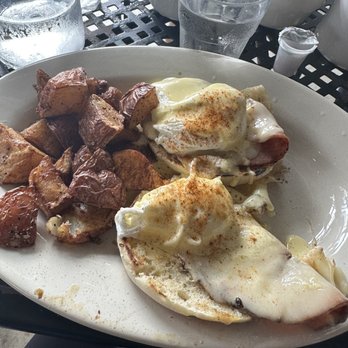 Sunset Grill - Eggs Benedict - American Near Me - Fredericksburg, Texas Sunset Grill - Eggs Benedict - American Near Me - Fredericksburg, Texas