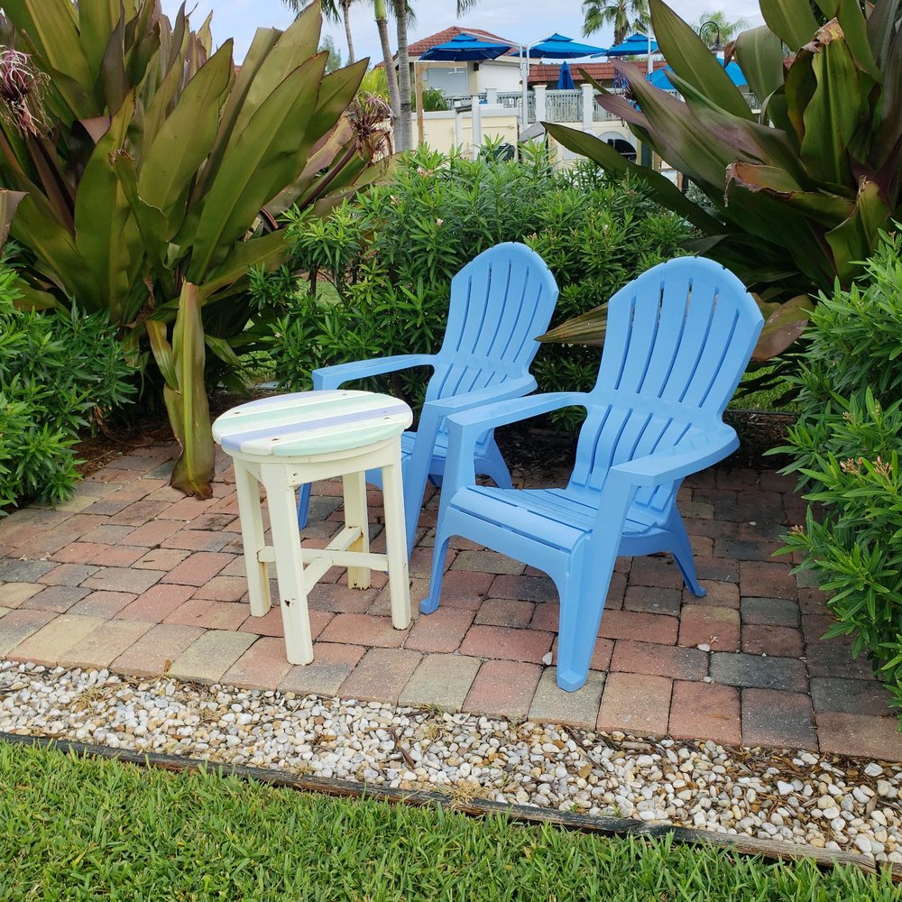 West Wind Inn - There are a couple spots like this to sit and watch the sunset. - Hotels Near Me - Sanibel, Florida West Wind Inn - There are a couple spots like this to sit and watch the sunset. - Hotels Near Me - Sanibel, Florida