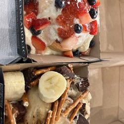 Cinnaholic - Shake Rattle & Roll Sparkle Berry Roll