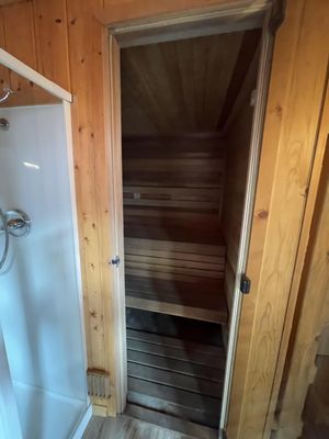 NW Comfy Cabins Vacation Rentals by null