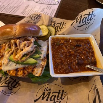 The Matt Bar And Grill - Blackened chicken sandwich with baked beans - American Near Me - Omaha, Nebraska