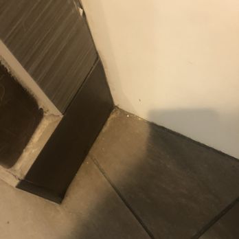 DoubleTree by Hilton Hotel Memphis - Dirty bathroom floor - Hotels Near Me - Memphis, Tennessee DoubleTree by Hilton Hotel Memphis - Dirty bathroom floor - Hotels Near Me - Memphis, Tennessee