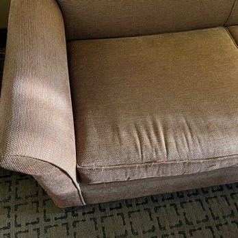 Russell Inn & Suites - Old couch - Hotels Near Me - Starkville, Mississippi