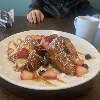 Broken Yolk Cafe - Breakfast & Brunch Near Me - Fullerton, California