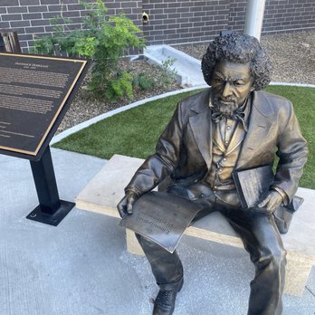 Scheels - Another bronze statute - Golf Equipment Near Me - Chandler, Arizona