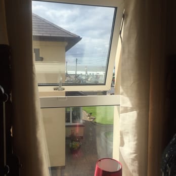 Surf N Stay - View out of the window to the ocean - Summer Camps Near Me - Strandhill, SO