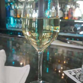 FERRO - Delicious Cold Crisp Tuscany White Wine - Pizza Near Me - Idyllwild, California FERRO - Delicious Cold Crisp Tuscany White Wine - Pizza Near Me - Idyllwild, California