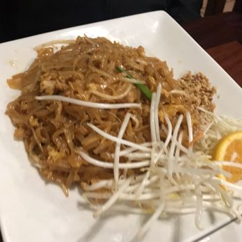 EZ Thai Restaurant - Chicken pad Thai - Thai Near Me - Coos Bay, Oregon