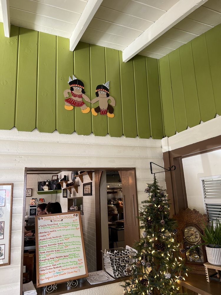 The Pine Cone Cafe Logo