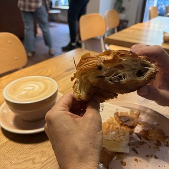 kin&K bakery - Chocolate croissant and a latte - Coffee & Tea Near Me - Praha 2, Puerto Rico