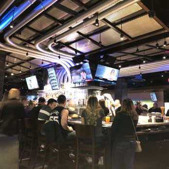 Yard House - Bar area - New American Near Me - Sacramento, California