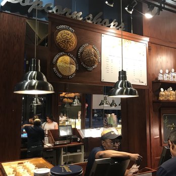 Garrett Popcorn Shops - Popcorn Shops Near Me - Chicago, Illinois
