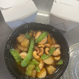 Cashew Shrimp-only 4 shrimp :( Cashew Shrimp-only 4 shrimp :(