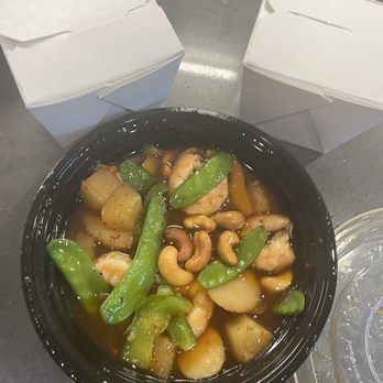 Thai Town - Cashew Shrimp-only 4 shrimp :( - Thai Near Me - South Elgin, Illinois Thai Town - Cashew Shrimp-only 4 shrimp :( - Thai Near Me - South Elgin, Illinois