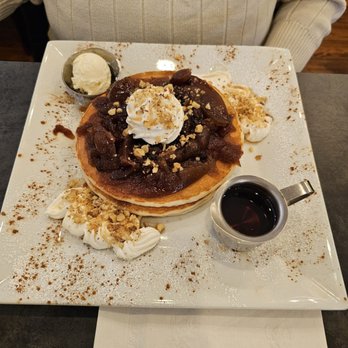 Franklin & Phoebe Brunchery - Whiskey Barrel Apple Pancakes - Breakfast & Brunch Near Me - Franklin Square, New York
