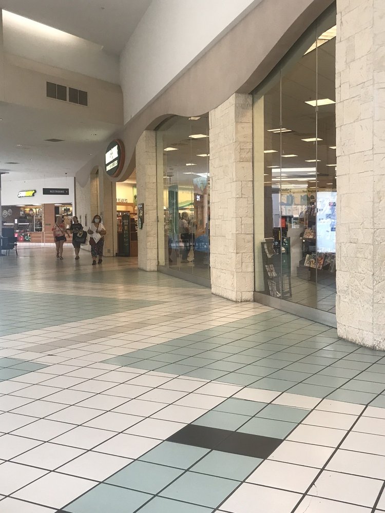 BARNES & NOBLE BOOKSTORE Updated November 2024 11 Photos & 15 Reviews 320 W Kimberly Rd