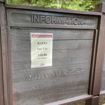 Trillium Lake Campground - $10 on-site - Get day pass at Zigzag Ranger Station for $5 - Lakes Near Me - Trillium Lake, Oregon