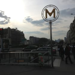 Porte Maillot Metro