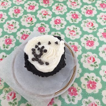 Flying Cupcake Bakery - Bakeries Near Me - Indianapolis, Indiana